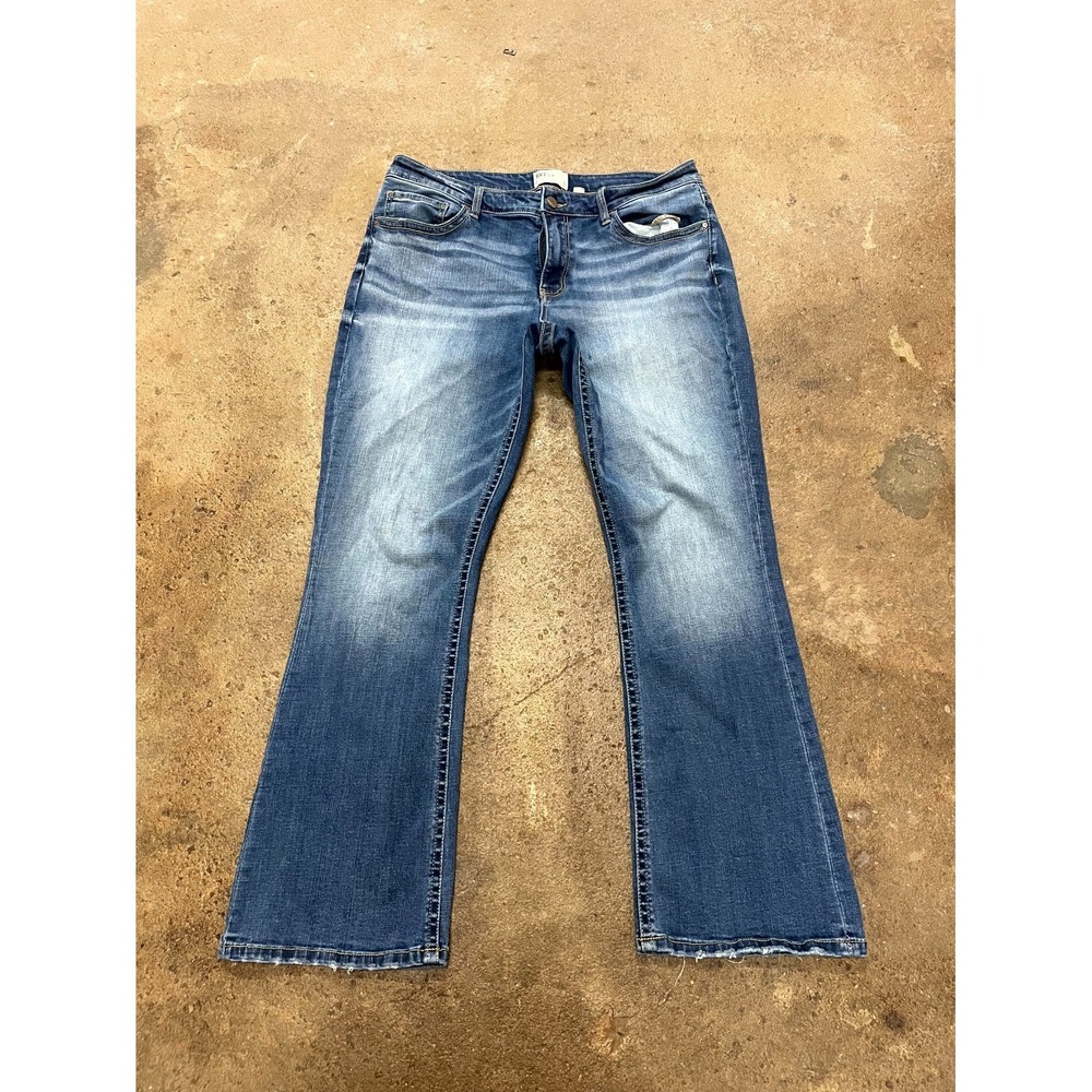 BKE Buckle Gabby Jeans Bootcut Jeans Womens 32R Blue Whiskering Denim Cotton